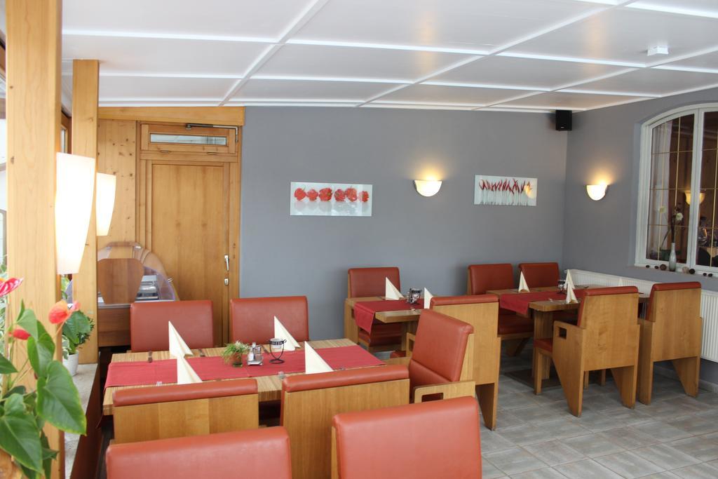 Roßhaupten Ristorante Pizzeria Pension Taormina מראה חיצוני תמונה